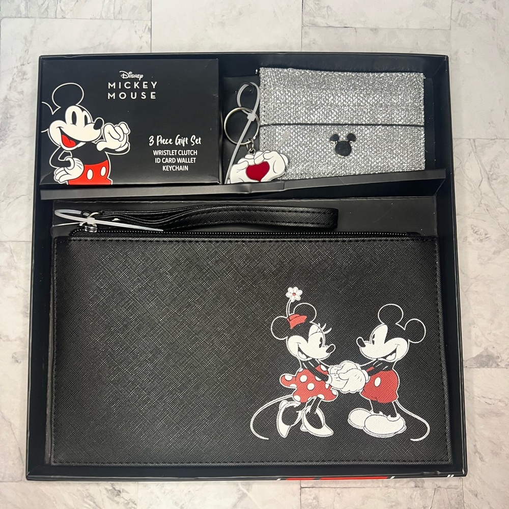 Disney Bioworld Mickey and Minnie Mouse 3 Piece Gift Set. Number 2 of 2.